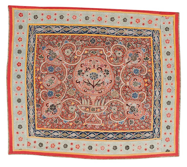 BRODERI. Antikt Rascht Broderi. Persien (Iran). 107 x 123 cm.