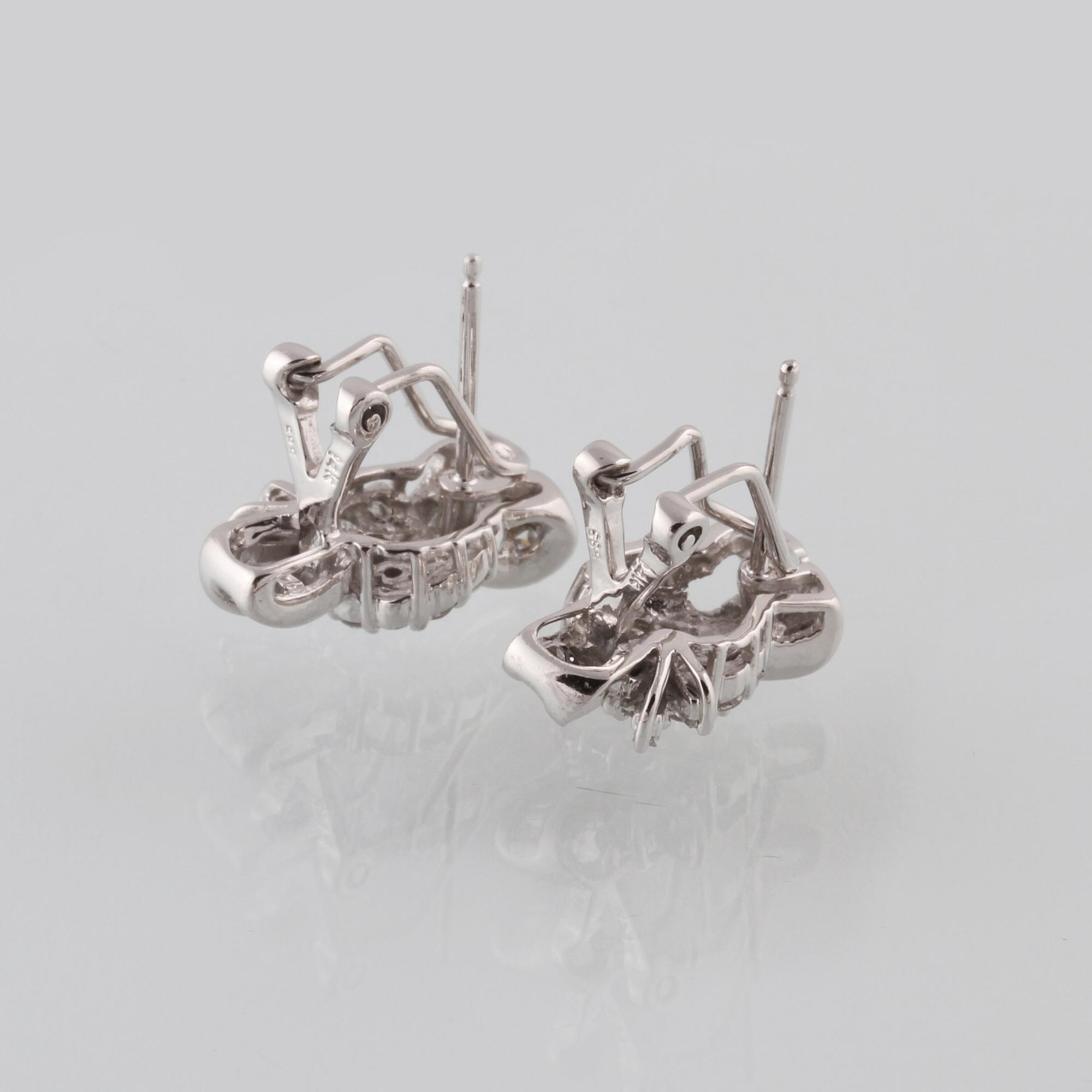 ÖRHÄNGEN, 14K vitguld med briljant och baguettslipade diamanter ca 1.50 ct. Vikt 5,3 gram.