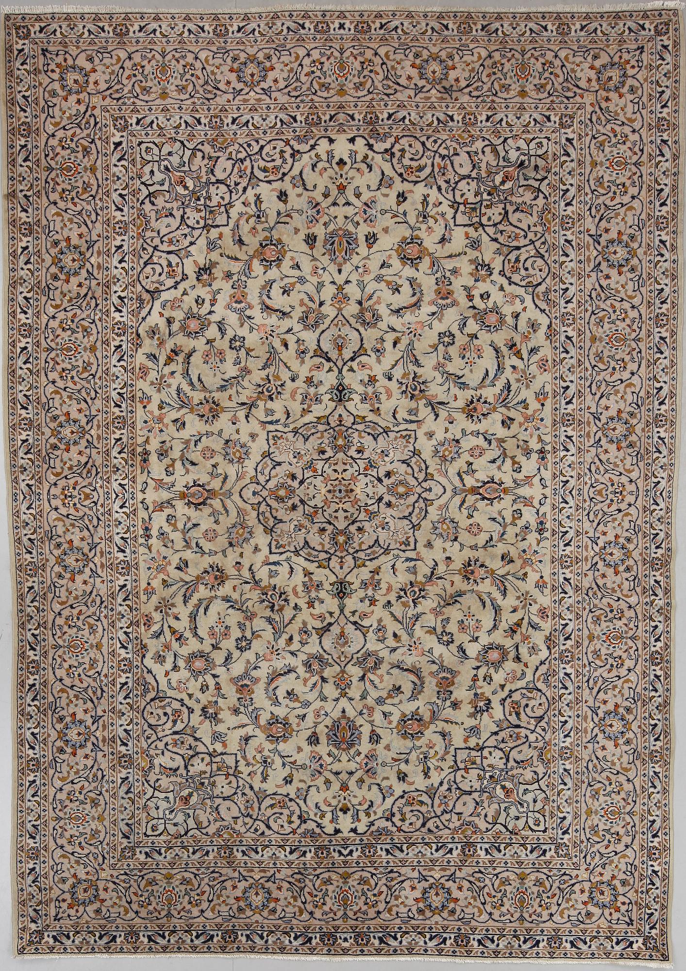 MATTA, Keshan, ca 358X250 cm.