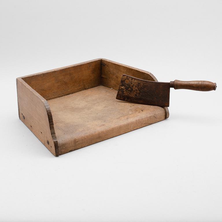 SKÄRBRÄDA OCH KÖTTKNIV, trä, 1800-tal.