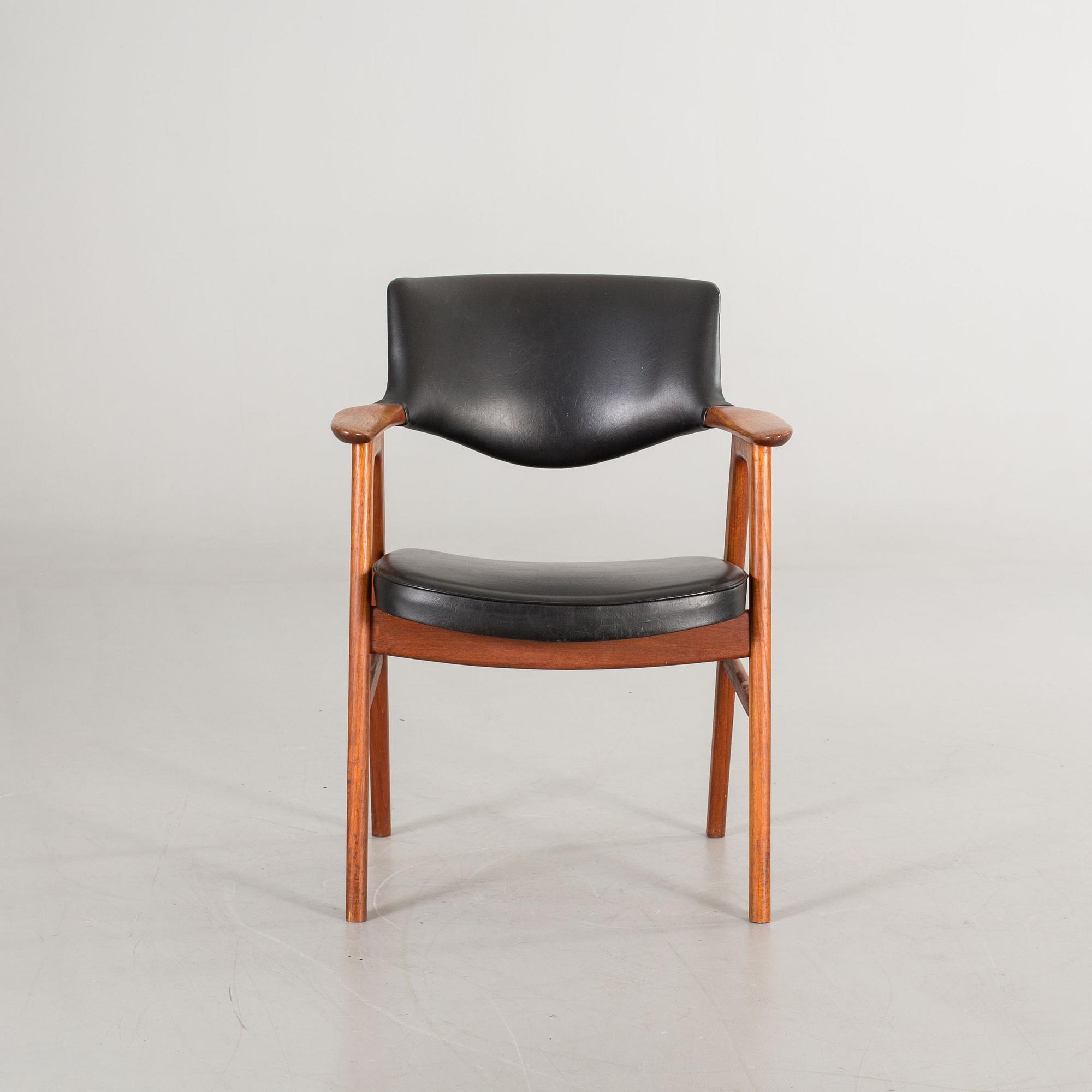 A DANISH ERIK KIRKEGAARD CHAIR.