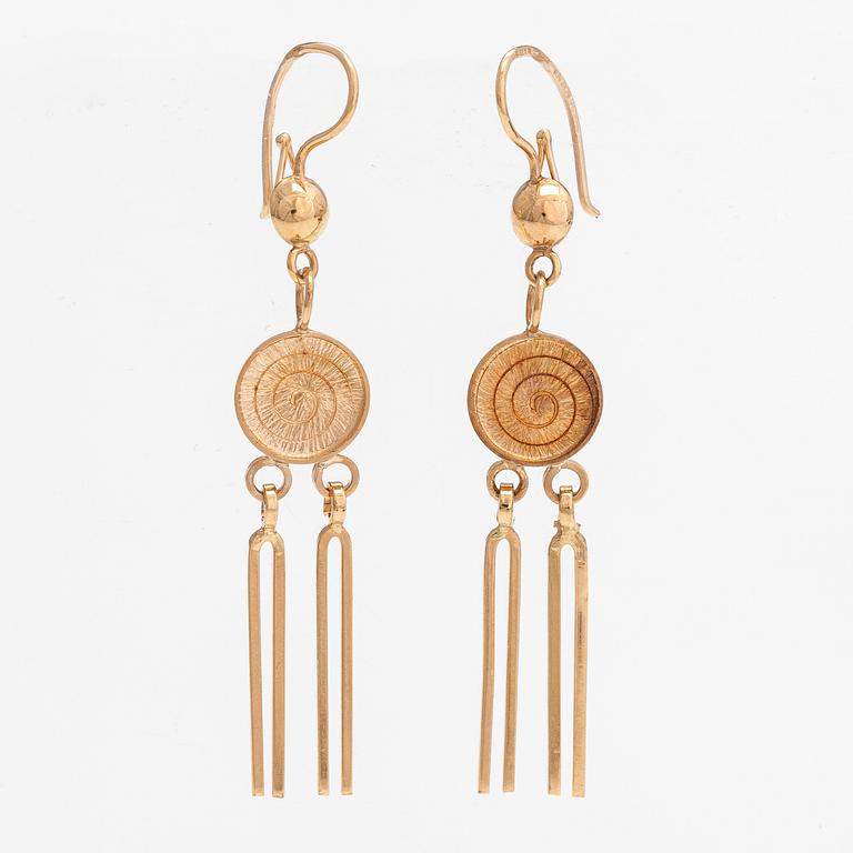 A pair of 14K gold earrings. Finland.