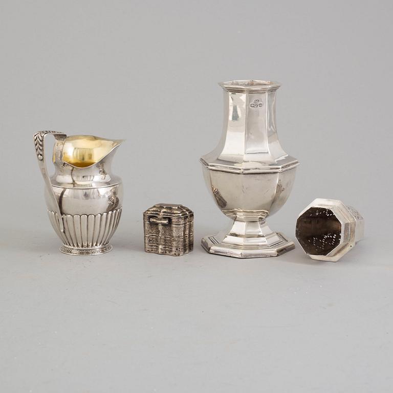 STRÖARE, GRÄDDKANNA, DOSA, silver, 1800-tal och 1900-tal.