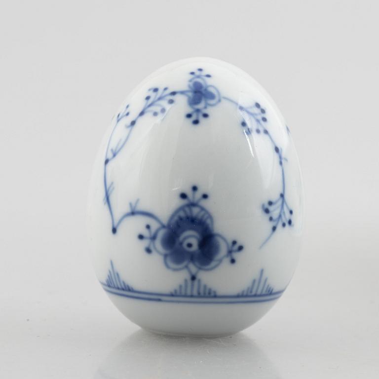 A "Blue fluted" / "Musselmalet riflet" porcelain egg stand, Royal Copenhagen, model 119, 1898-1923.