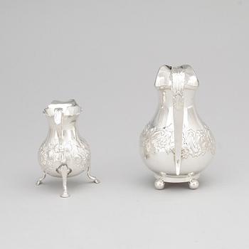 GRÄDDKANNOR, 2 st, silver, bland annat Robert Harper, 1863, totalvikt ca 246g.