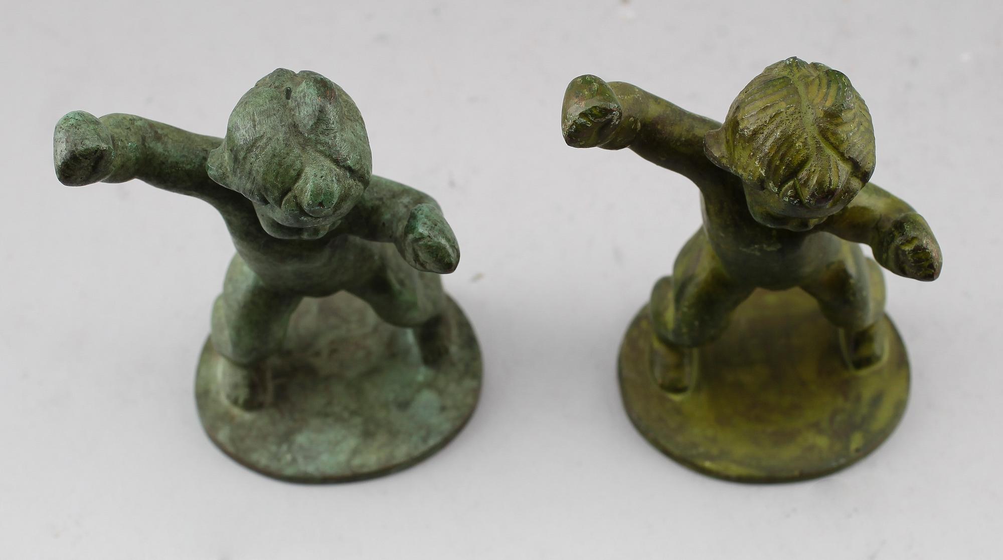SKULPTURER, 2 st, grönpatinerad brons, 1900-talets första hälft.