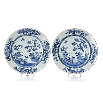 1110. Fat, ett par, kompaniporslin. Qingdynastin, Qianlong (1736-95).