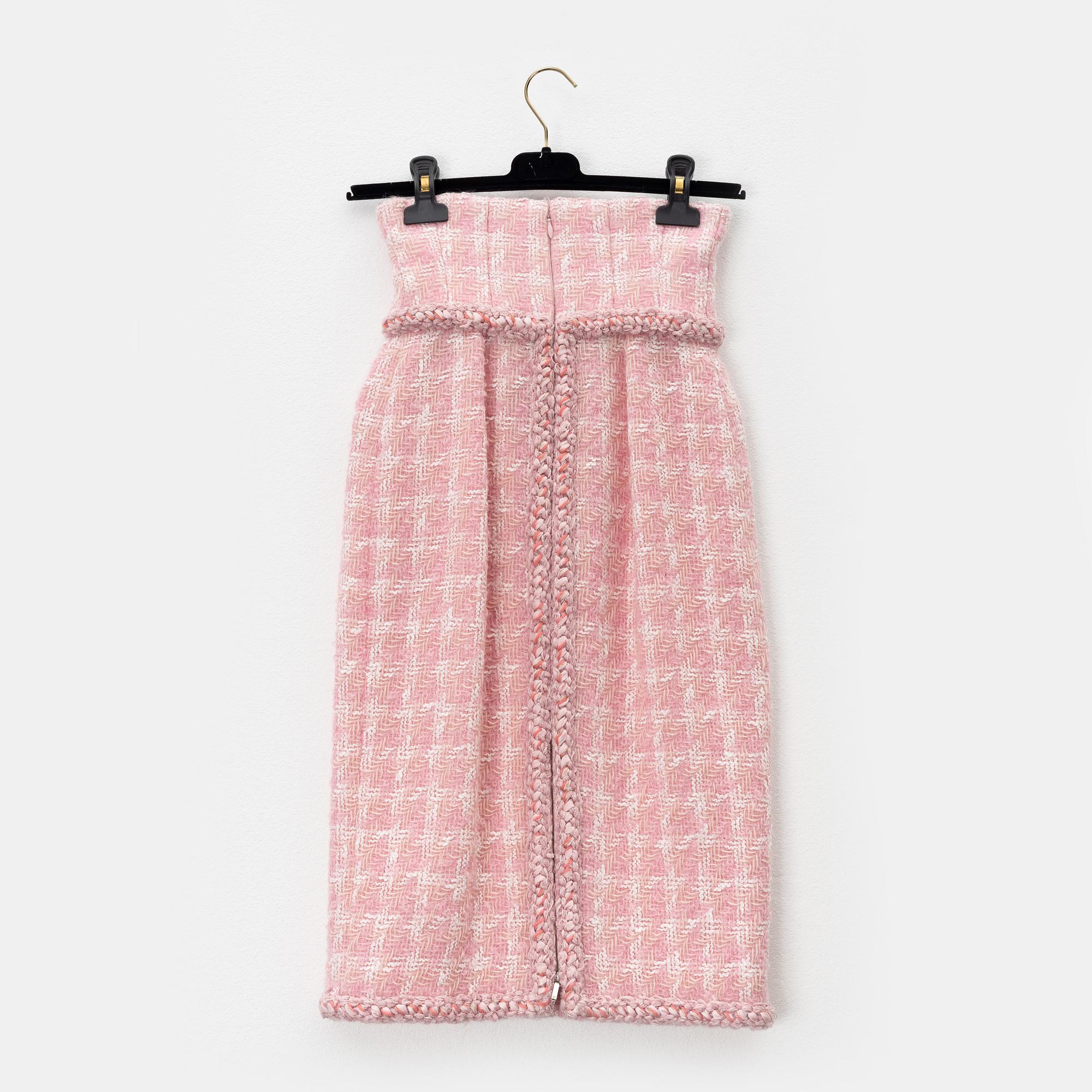 Chanel, a 'Fantasy Tweed' skirt, size 34.