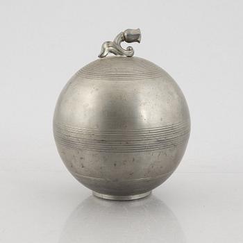 Sylvia Stave, a lidded bowl model "5347", C.G. Hallberg, Stockholm, 1932.