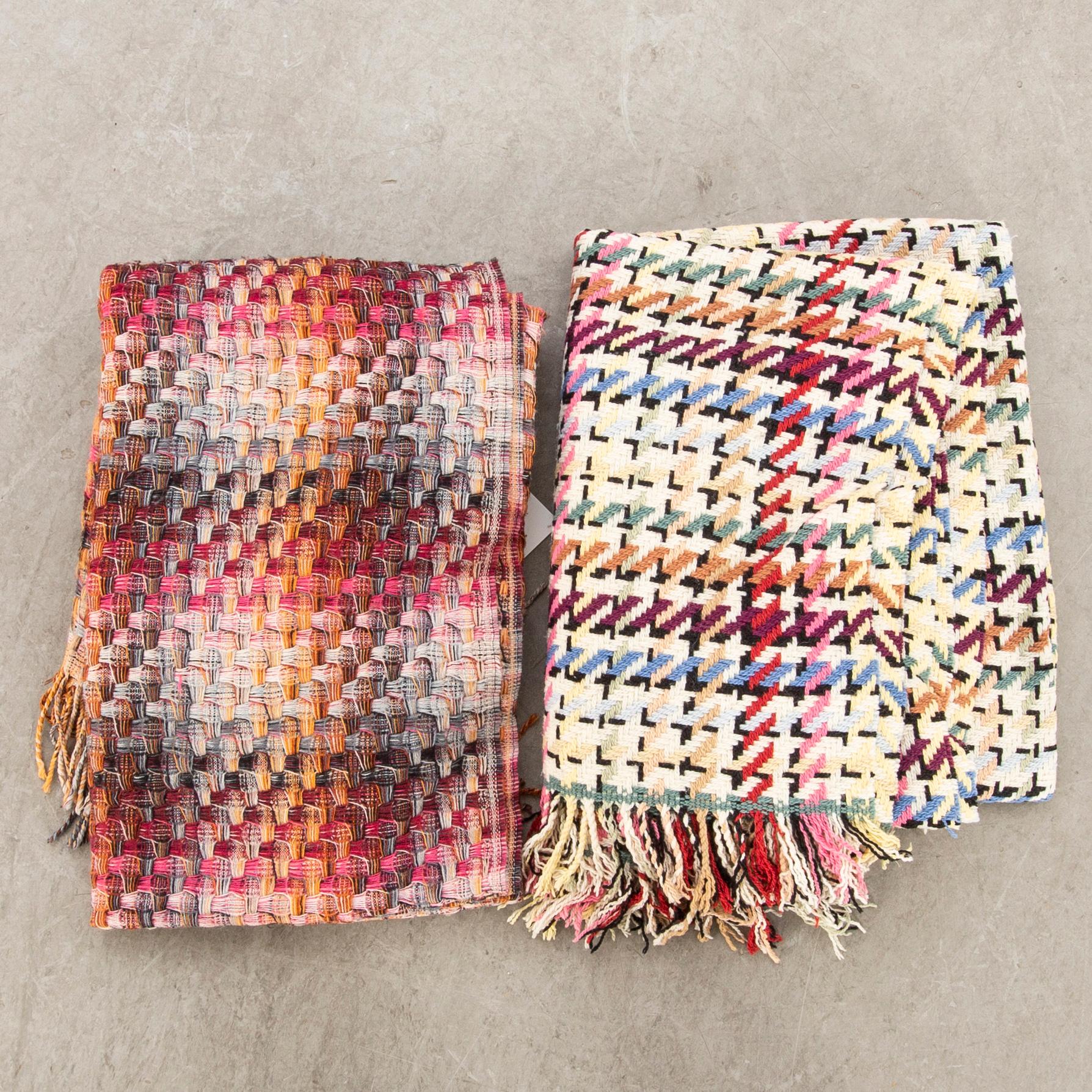 Ottavio Missoni, plädar 2 st samt kudde.