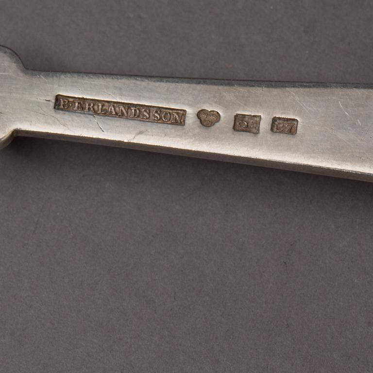 SERVERINGSBESTICK, 2 par, P Hertz Köpenhamn 1902 samt B Erlandsson Kristianstad 1904, silver, vikt ca 352 g.