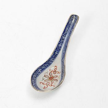 Parti, porslin, nio delar. Kina, 1900-tal.