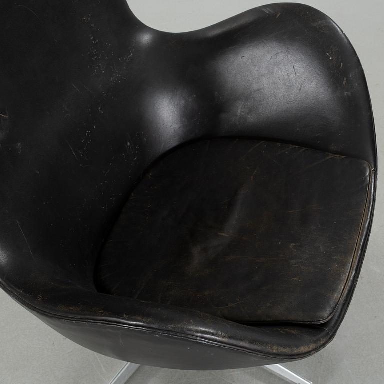 ARNE JACOBSEN, fåtölj, "Ägget", Fritz Hansen, Danmark, 1900-talets andra hälft.