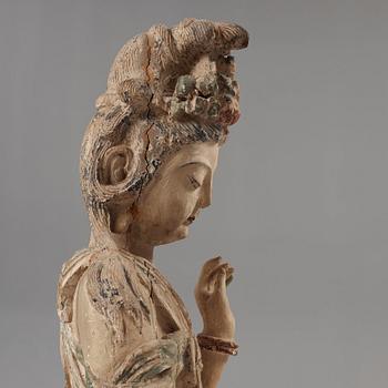 A large wooden sculpture of Guanyin, Ming dynasty (1368-1644).