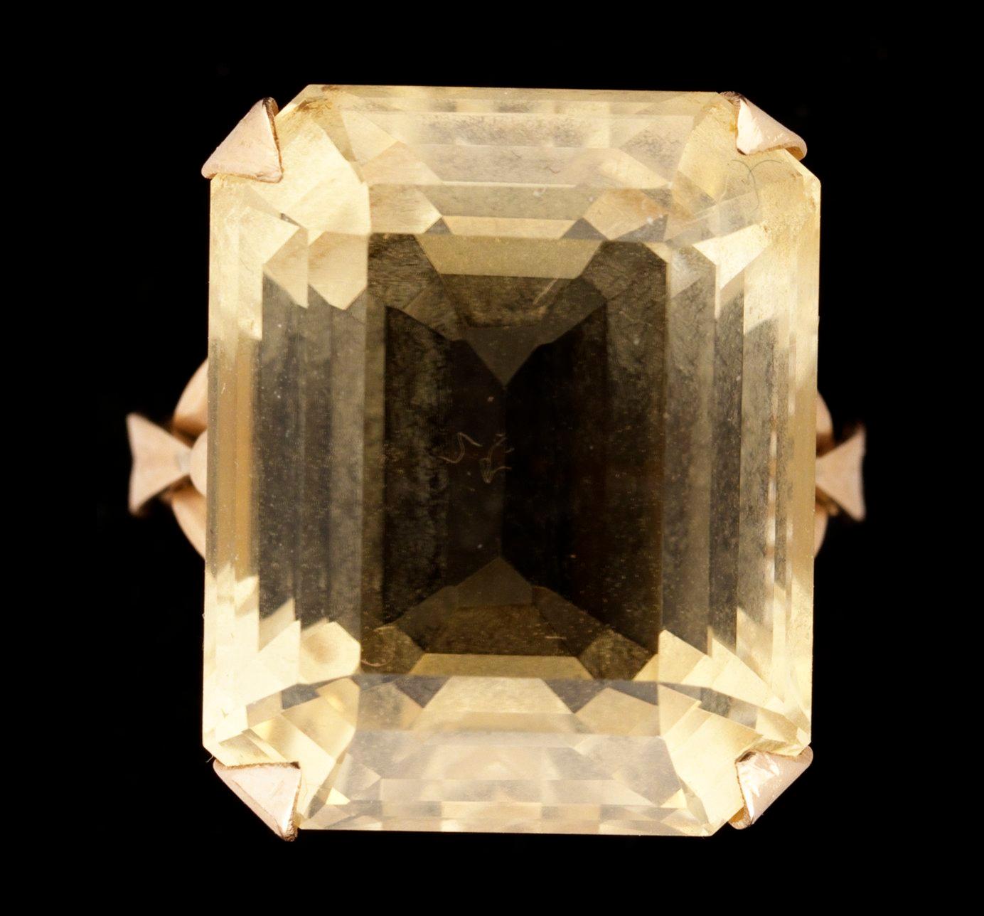 RING med trappslipad citrin.