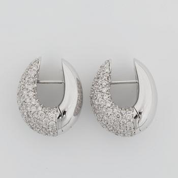 ÖRHÄNGEN med briljantslipade diamanter, totalt 4.00 ct enligt gravyr.