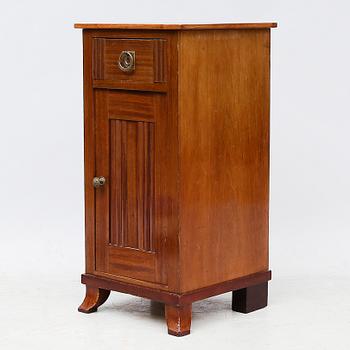SÄNGBORD, 1900-talets första hälft.