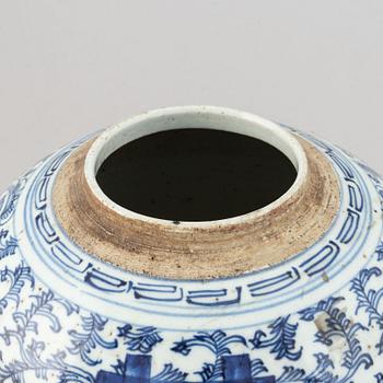 A blue and white jar, Qing dynasty, 19th Century.