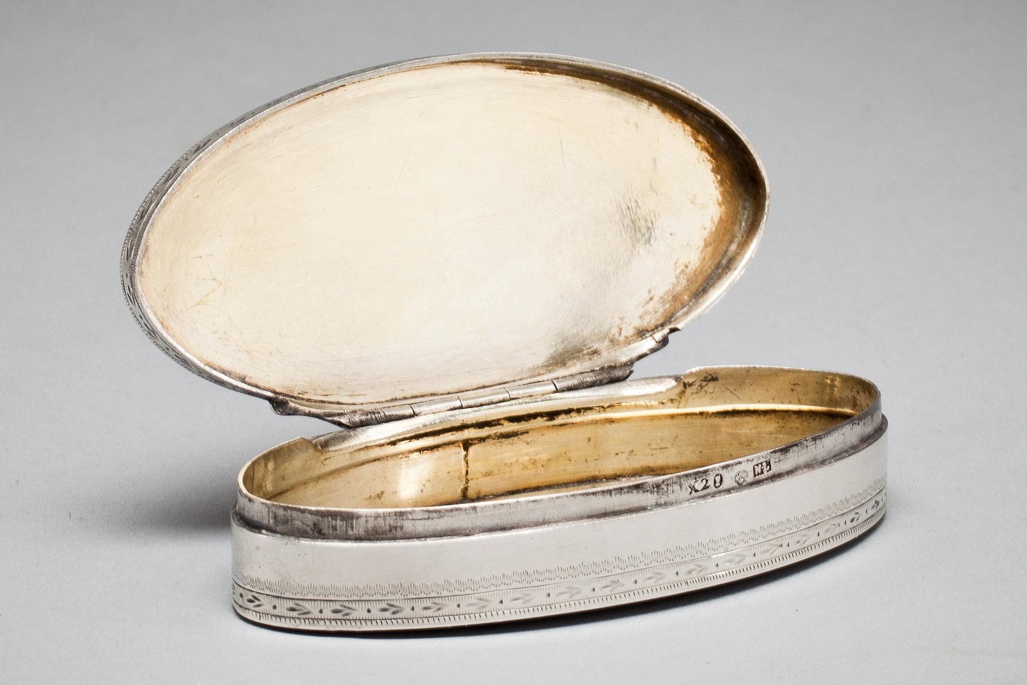 SNUSDOSA, silver, Nils Limnelius, Stockholm, 1804. Vikt ca 70g.