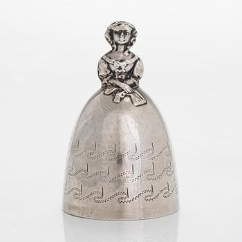 A sterling silver table bell, London 1924.