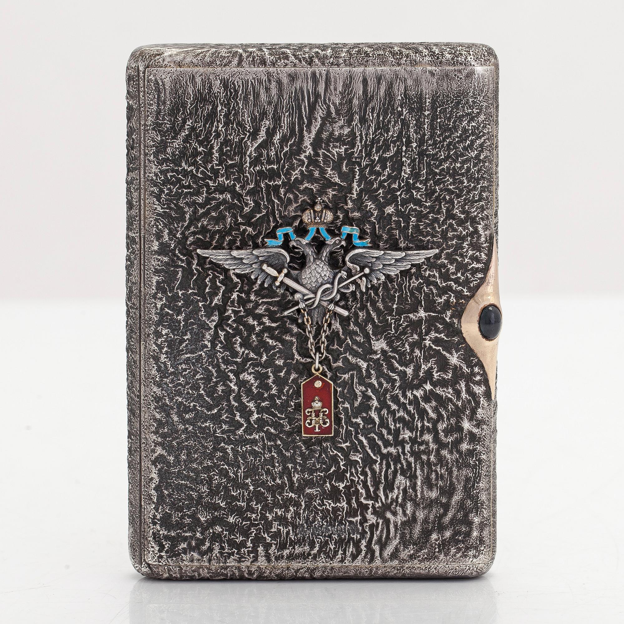 Cigarettetui, silver, samorodok-teknik, emalj. Med tsar Nikolaj I av Rysslands monogram.