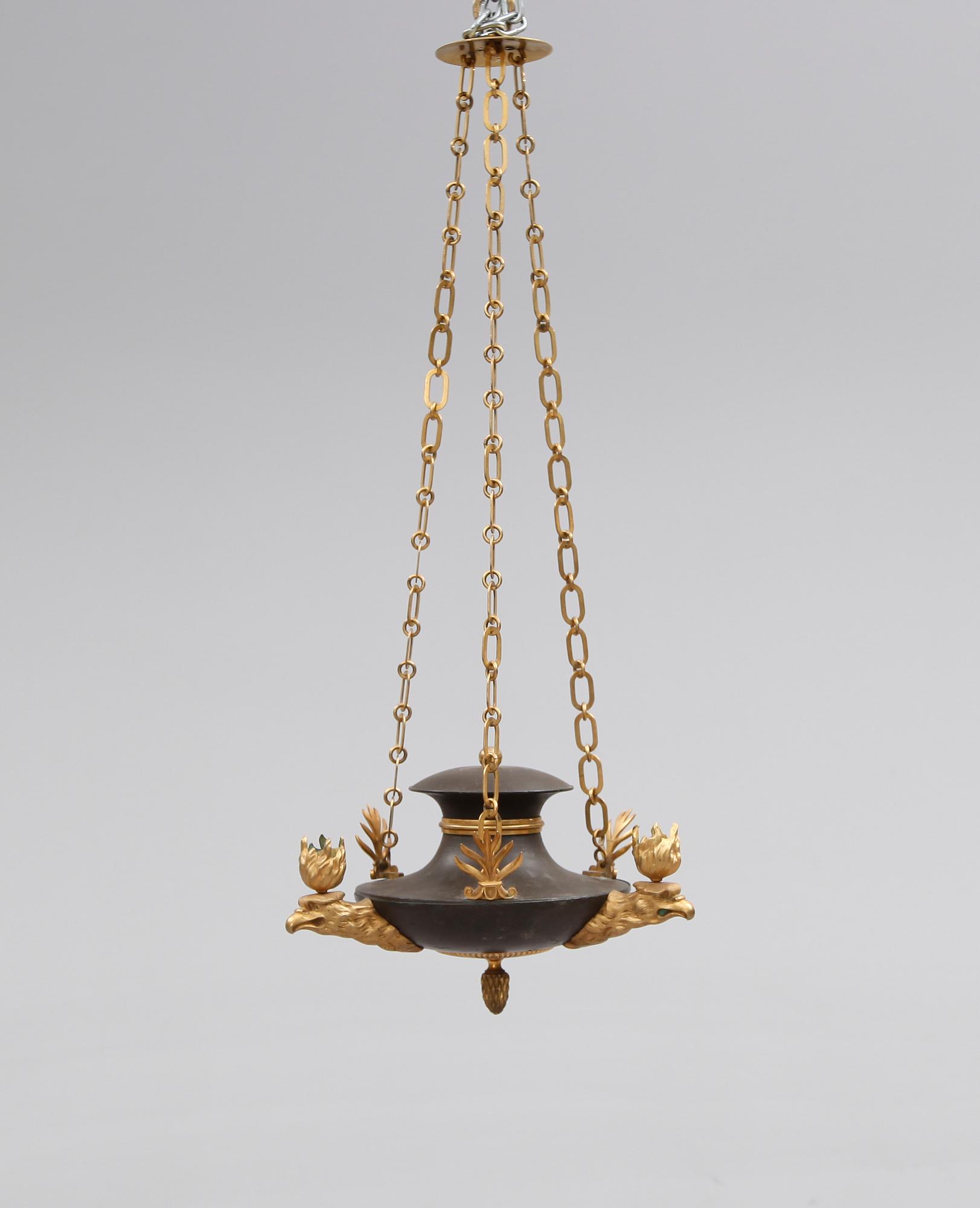 TAKAMPEL, empire, 1800-talets första hälft. Höjd ca 60 cm.