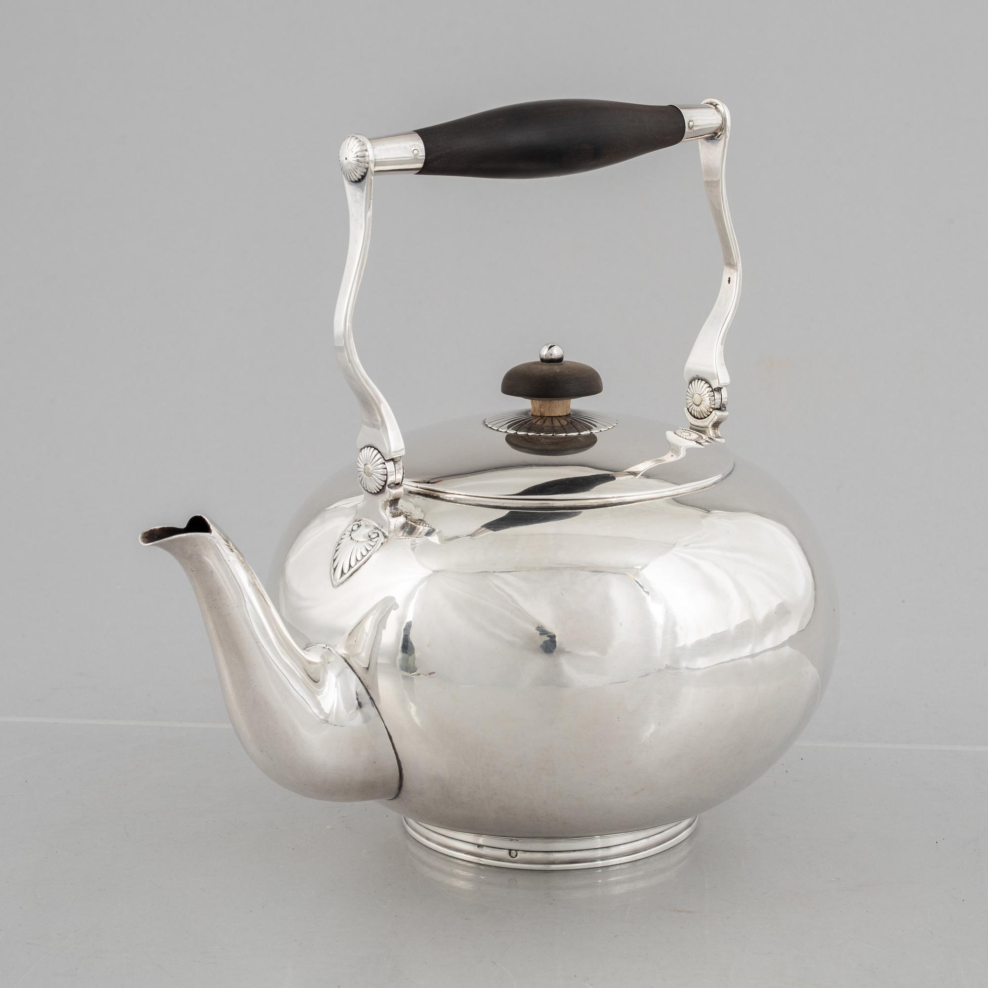 A silver teapot, Netherlands 1836.