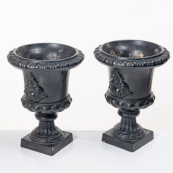 A pair of urns, Byarums Bruk, 21st century.