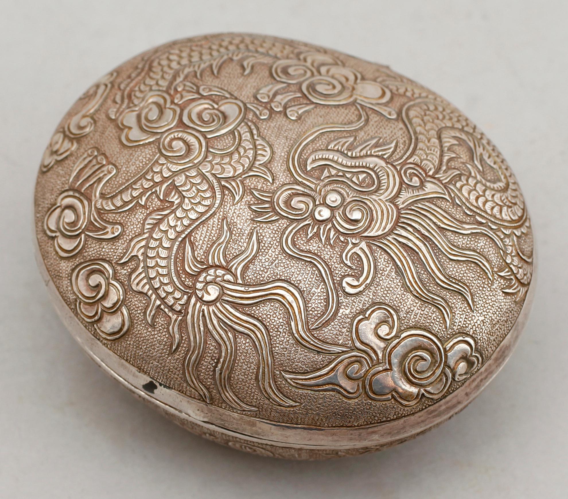 DOSA, silver, sign, Kina. Vikt ca 94 g.