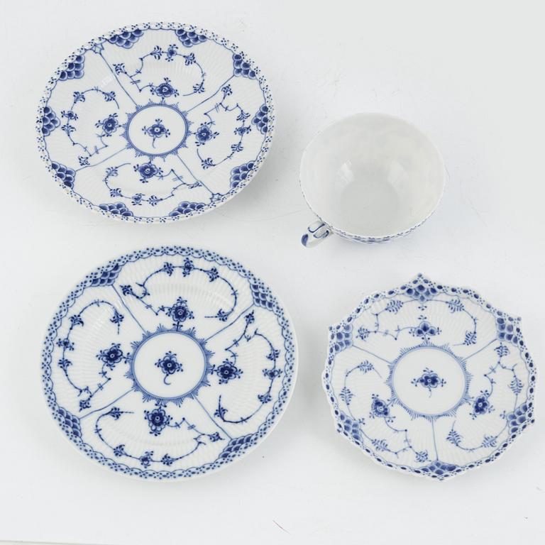 24 pieces to a porcelain coffee and tea service, "Musselmalet", Royal Copenhagen, Denmark.