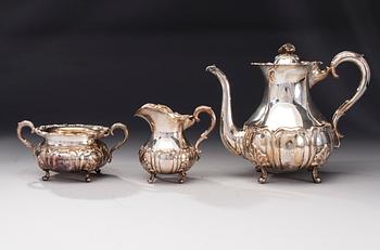 KAFFESERVIS, 3 delar, silver, rokokostil, Auran Kultaseppä, Åbo 1950. Totalvikt 1360 g.