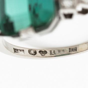 Ring 18K vitguld med en fasettslipad turmalin.