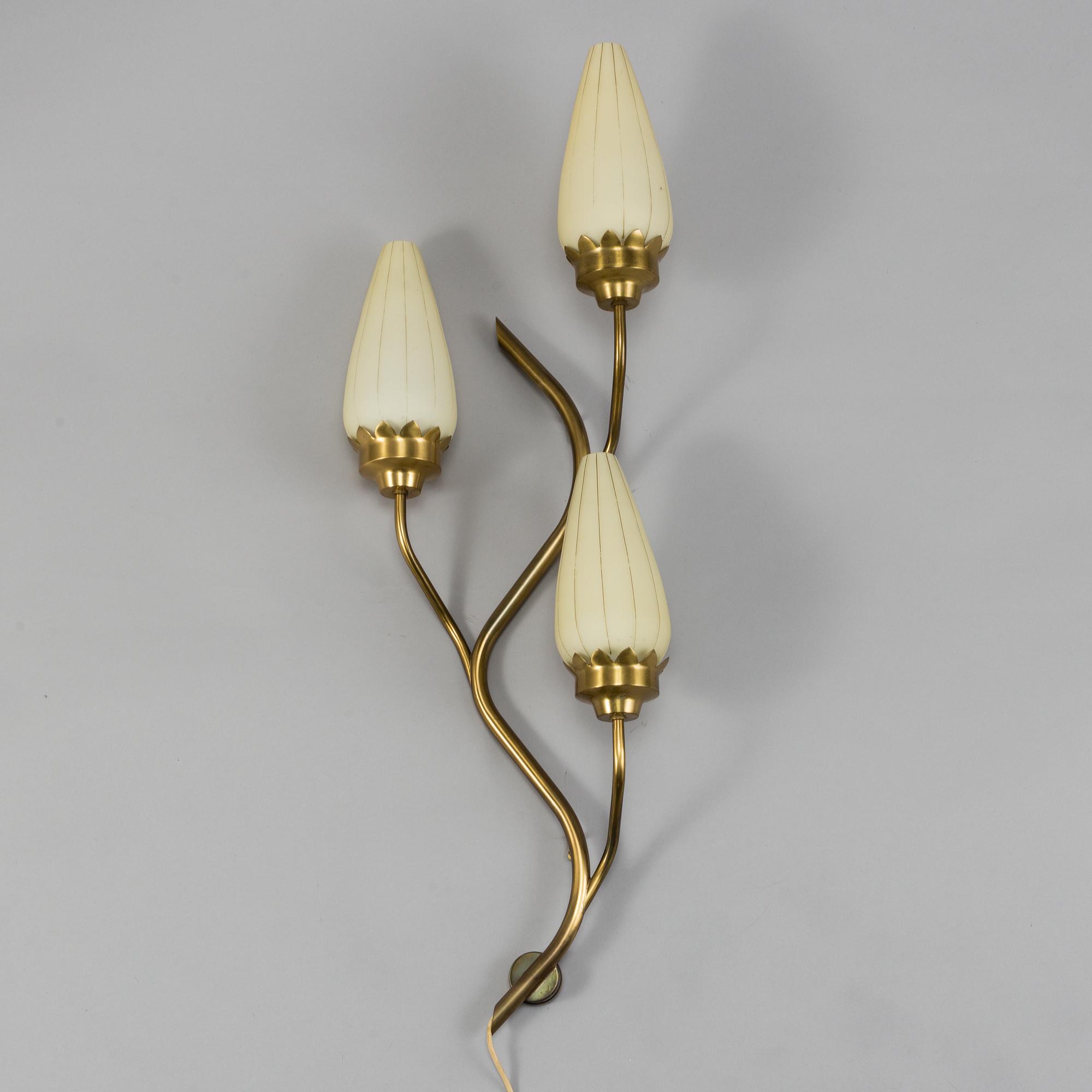 A MID 20TH CENTURY WALL LIGHT, Astra.