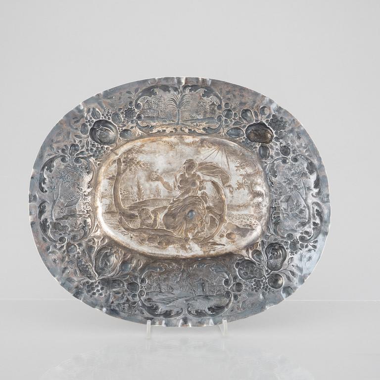 A Swedish early 18th century silver dish, mark of Magnus Myrman, Norrköping (1706-1730).