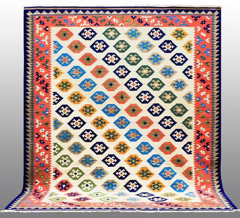 CARPET, Kilim Shiraz, ca 300 x 240 cm.