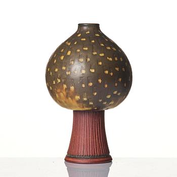 Wilhelm Kåge, a Farsta Spirea stoneware vase, Gustavsberg Studio 1949.