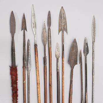 VAPEN, 12 st, troligen Afrika, 1800/1900-tal.