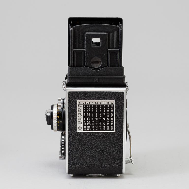 Rolleiflex 2,8 F camera with Xenotar 1:2,8/80 no 2958459, Germany, 1956-59. With original box.