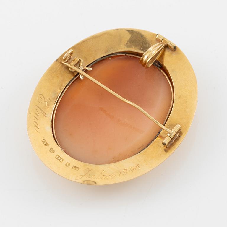 Brosch/hänge 18K guld med snäckskalscamé.