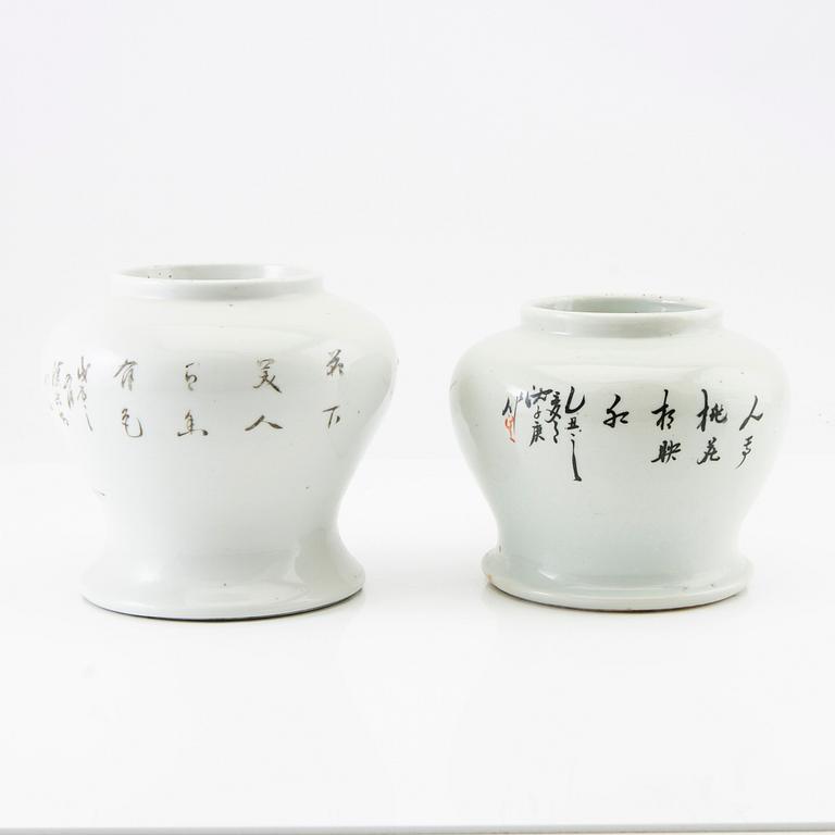 A set of two Chinese vases, 20th century.