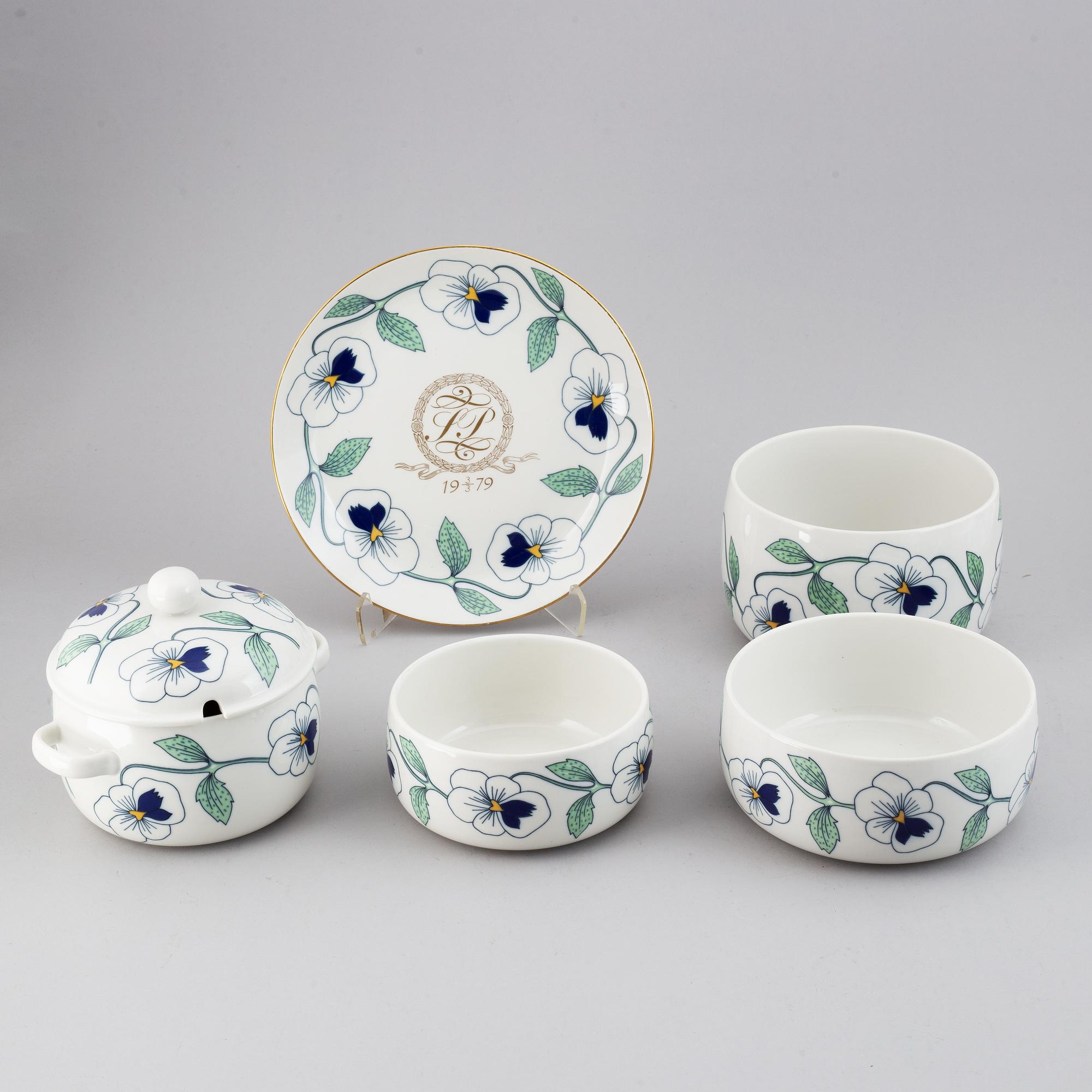 Sylvia Leuchovius, a part 'Sylvia' porcelain coffee and dinner service, Rörstrand (102 pieces).
