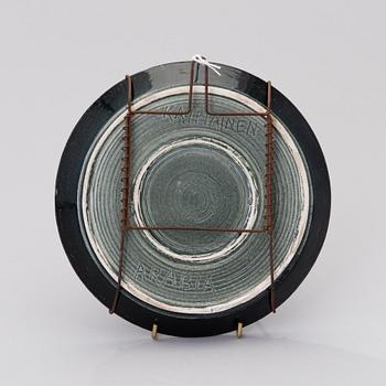 A CERAMIC DISH BY BIRGER KAIPIAINEN. Signed Kaipiainen, Arabia.