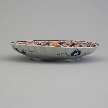 Three imari dishes, Japan, Meiji (1868-1912).