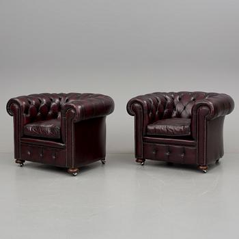 FÅTÖLJER, ett par, Chesterfieldmodell, England, 1900-talets sista kvartal.