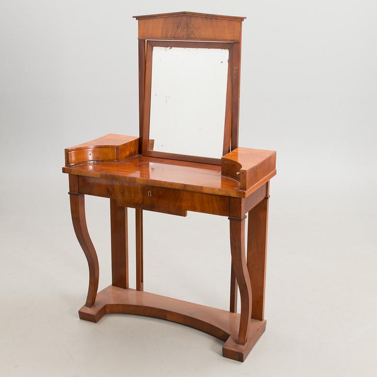 A 1820-1840s dressing table.