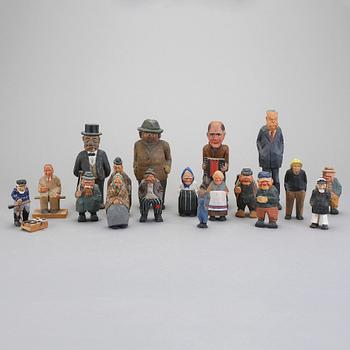 FIGURER, 17 st, trä, några signerade, 1900-tal.