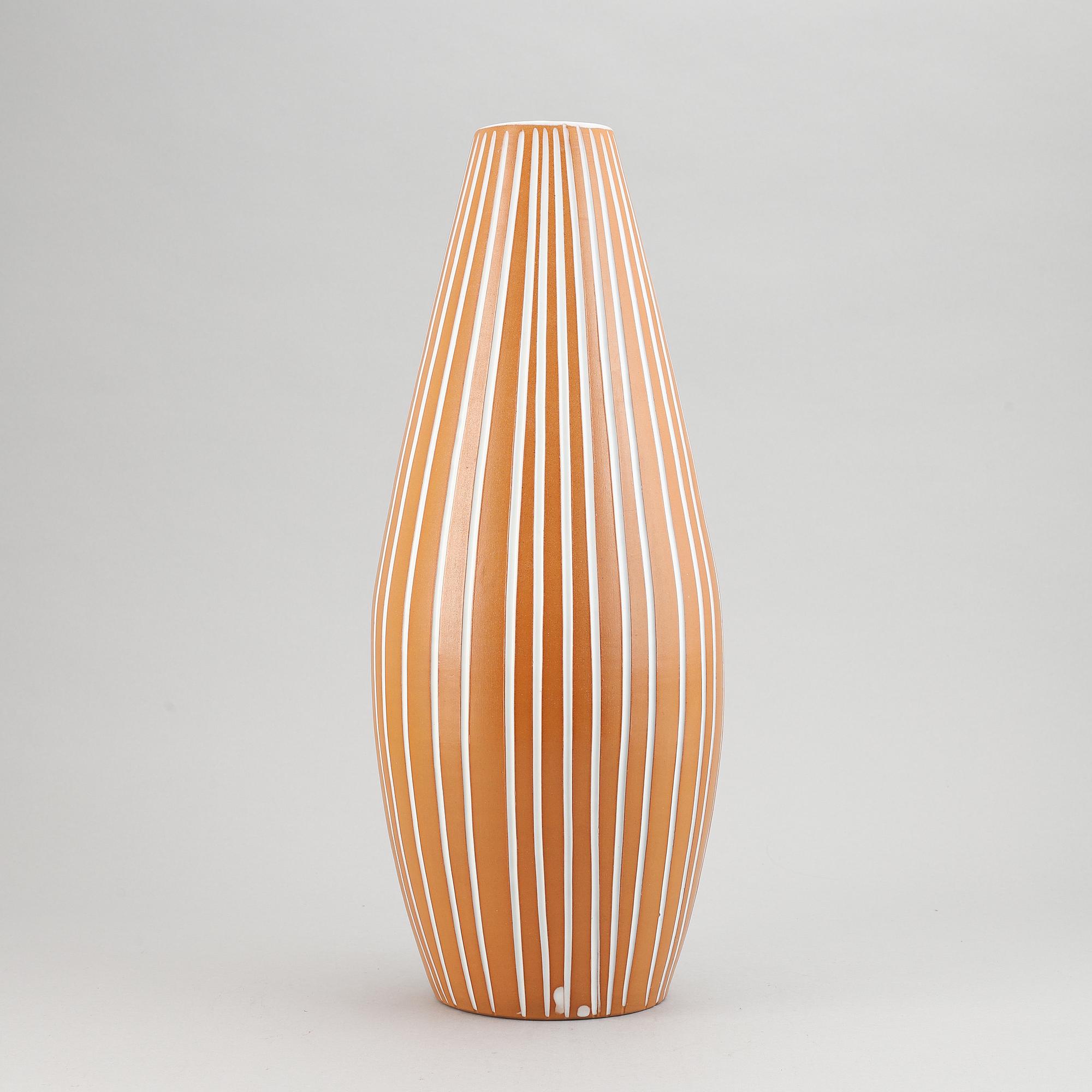 Ingrid Atterberg, golvvas, "Inca", lergods, Uppsala-Ekeby. 1947-1953.