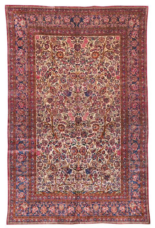 SEMI-ANTIQUE SILK KASHAN. 317 x 209,5 cm.