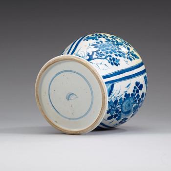 A blue and white vase, Qing dynasty, Kangxi (1662-1722).