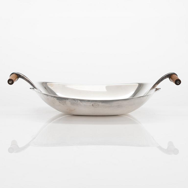 Tapio Wirkkala, bread basket "TW 58", silver (916), teak handles, Kultakeskus, Hämeenlinna, Finland 1959.